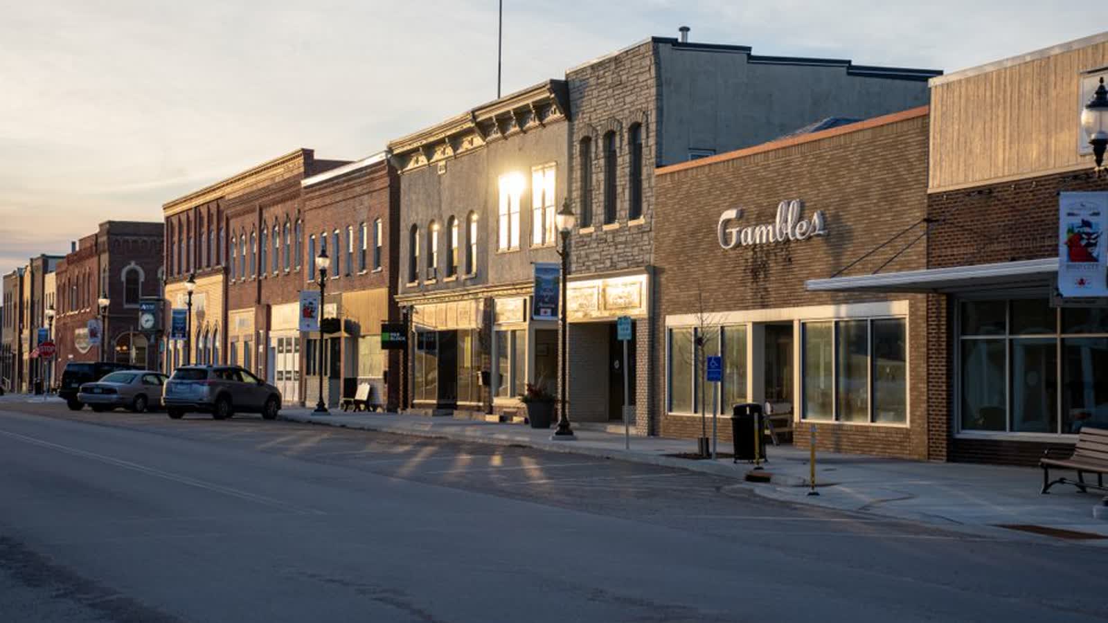 Cannabis Rules in Coon Rapids, Minnesota: Retail Caps, Zoning, and Where Adults Can Buy
